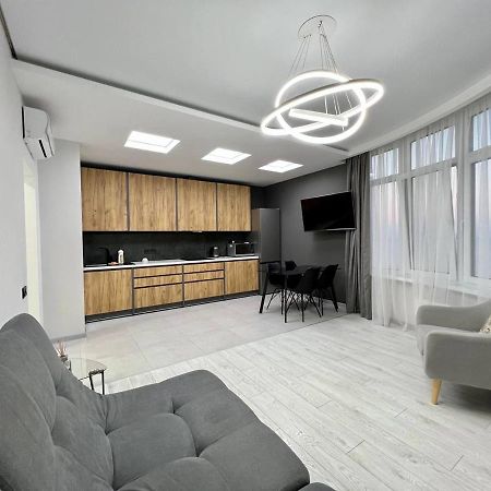 44 Pearl Stylish 1-Bedroom Apartment Odesa Exterior photo