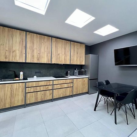44 Pearl Stylish 1-Bedroom Apartment Odesa Exterior photo